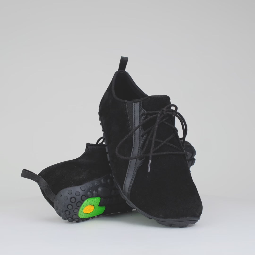 Load video: Baer Freiheit Barfuß Barefoot Shoes for Men &amp; Women  - Black (Vibram Sole)