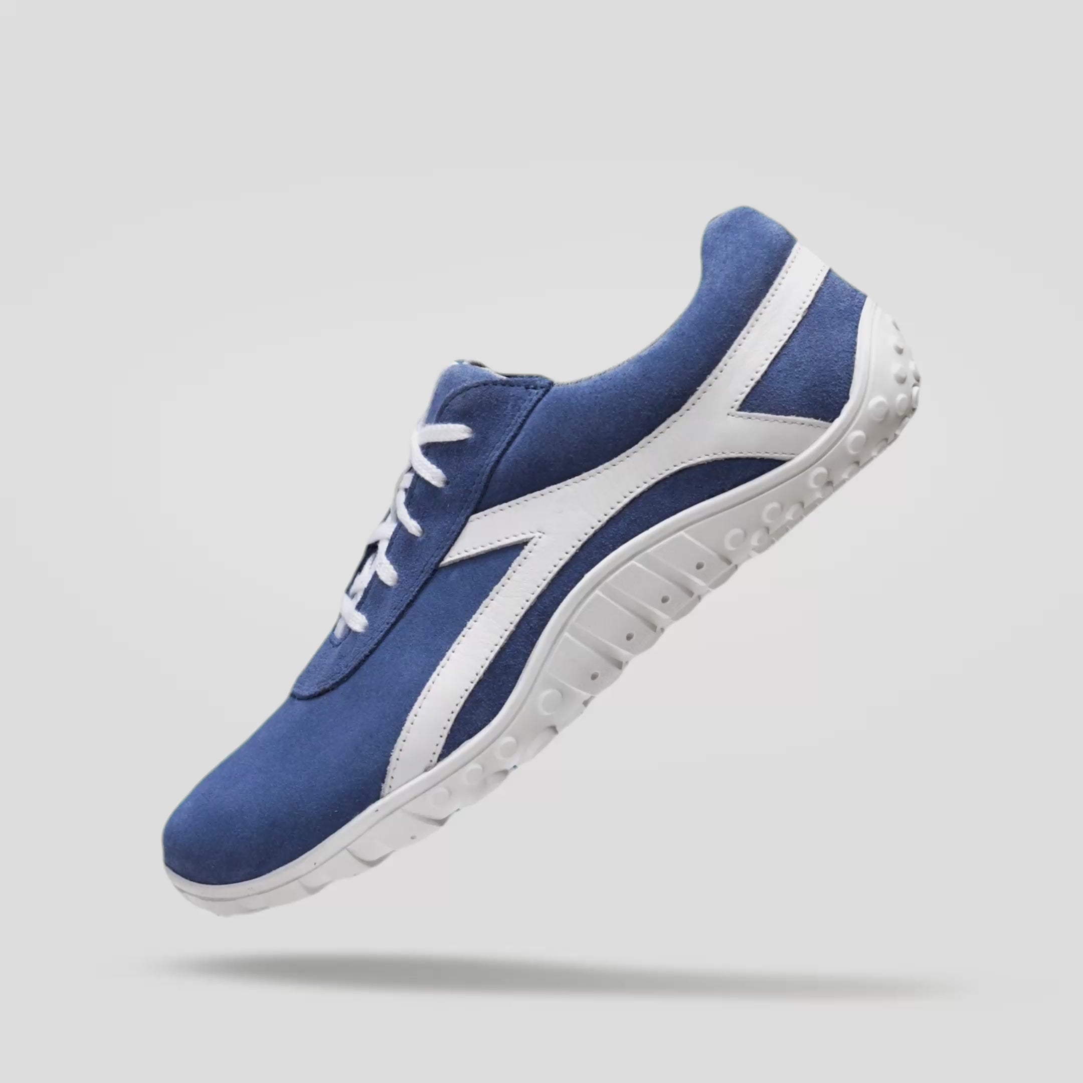 Load video: Wide toe box running shoes Baer