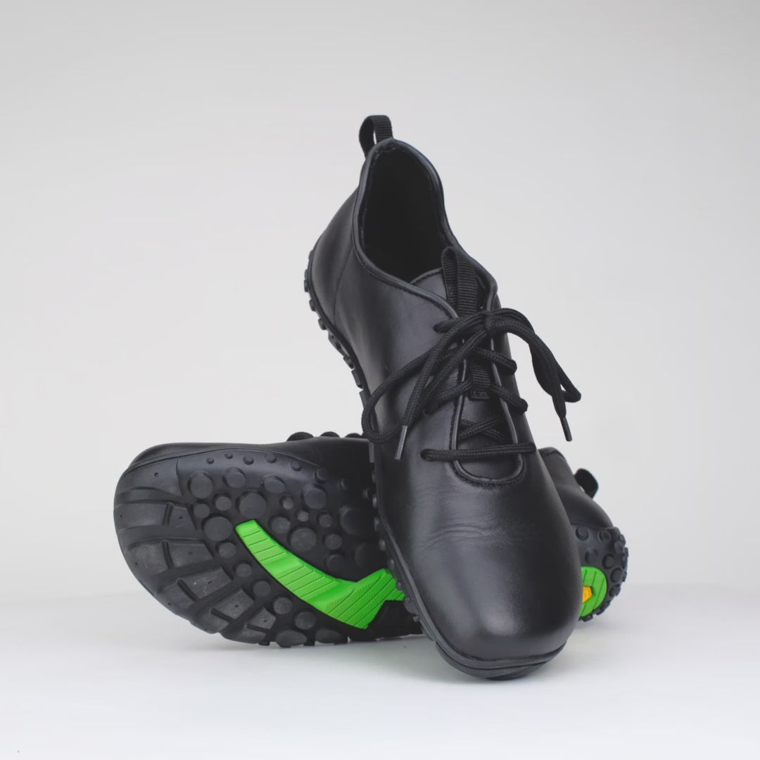 Load video: URBN Leder Klassisch - Black (Vibram Sole)